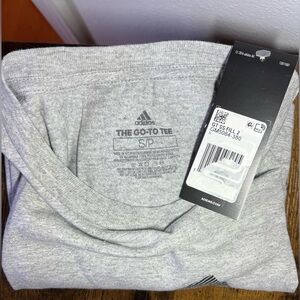 Adidas tshirt men’s small
